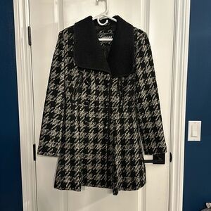 Women’s Guess A-Line Peacoat; Size Medium; Used, great condition; Black & White